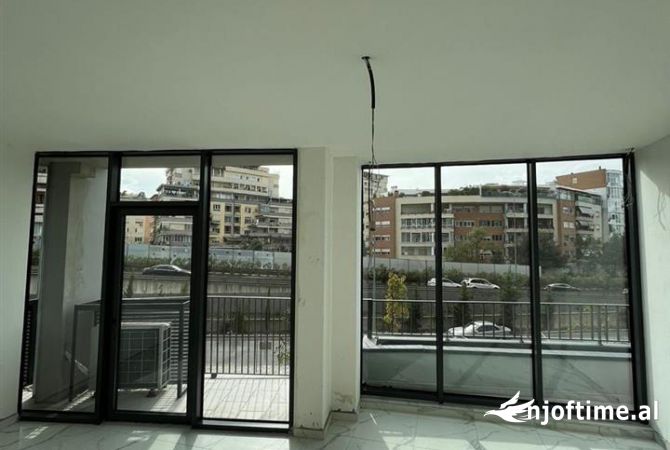 Ambient biznesi me qera 3+1 ne Tirane - 900 Euro