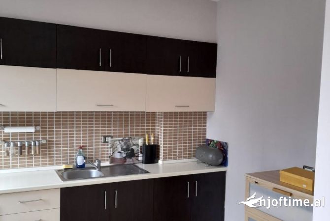Shtepi me qera Apartament ne Tirane, 2+1, Mobilimi E mobiluar, Pagesa 500  Euro.