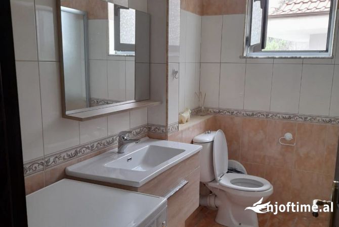 Shtepi me qera Apartament ne Tirane, 2+1, Mobilimi E mobiluar, Pagesa 500  Euro.
