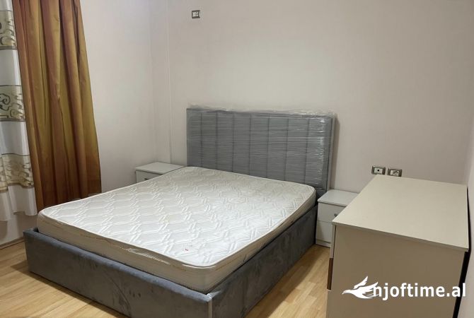 Shtepi me qera Apartament ne Tirane, 2+1, Mobilimi E mobiluar, Pagesa 500  Euro.