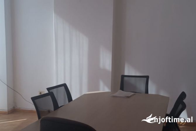 Ambient biznesi ne shitje 3+1 ne Tirane - 6,700,000 Leke