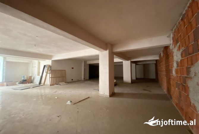 Ambient biznesi ne shitje 4+1 ne Tirane - 325,000 Euro