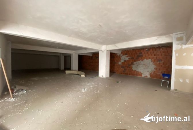Ambient biznesi ne shitje 4+1 ne Tirane - 325,000 Euro