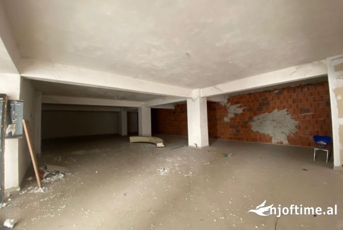 Ambient biznesi ne shitje 4+1 ne Tirane - 325,000 Euro