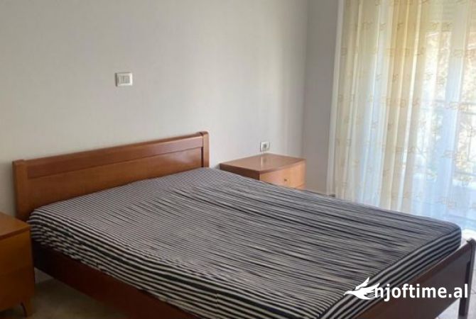 Shtepi me qera Shtepi Private ne Tirane, 3+1, Mobilimi E mobiluar, Pagesa 50,000  Leke.