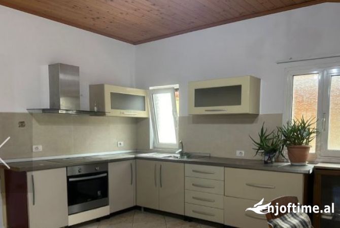 Shtepi me qera 1+1 ne Tirane - 34,000 Leke