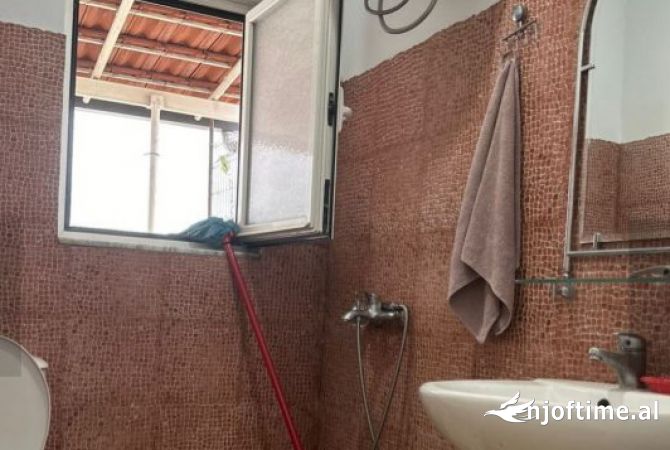 Shtepi me qera Shtepi Private ne Tirane, 1+1, Mobilimi E mobiluar, Pagesa 34,000  Leke.