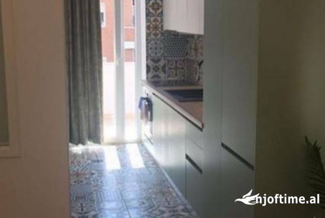 Shtepi me qera Apartament ne Tirane, 1+1, Mobilimi E mobiluar, Pagesa 600  Euro.