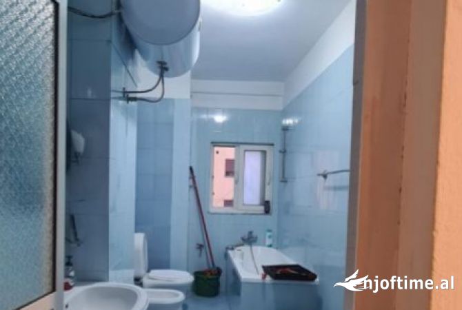 Shtepi me qera Apartament ne Tirane, 2+1, Mobilimi E mobiluar, Pagesa 550  Euro.