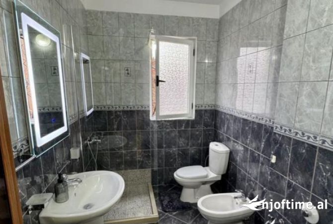 Shtepi me qera Apartament ne Tirane, 1+1, Mobilimi E mobiluar, Pagesa 650  Euro.