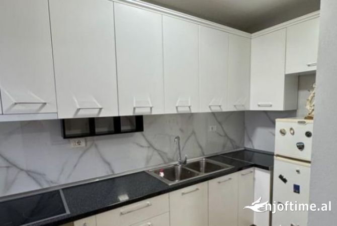 Shtepi me qera Apartament ne Tirane, 1+1, Mobilimi E mobiluar, Pagesa 650  Euro.