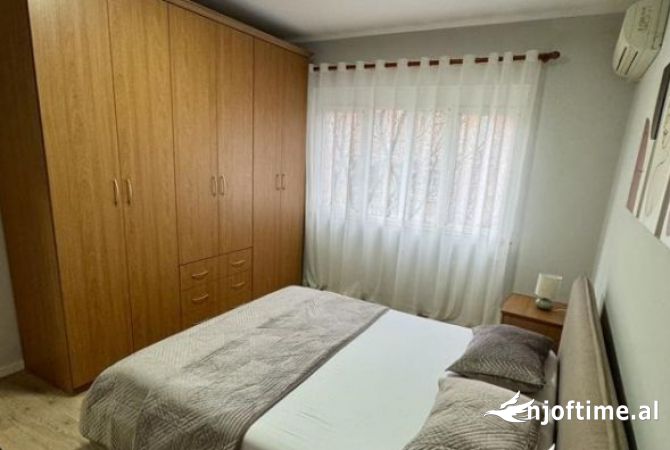 Shtepi me qera Apartament ne Tirane, 1+1, Mobilimi E mobiluar, Pagesa 650  Euro.