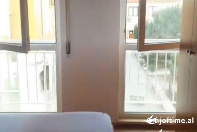 Shtepi me qera Apartament ne Tirane, 2+1, Mobilimi E mobiluar, Pagesa 55,000  Leke.