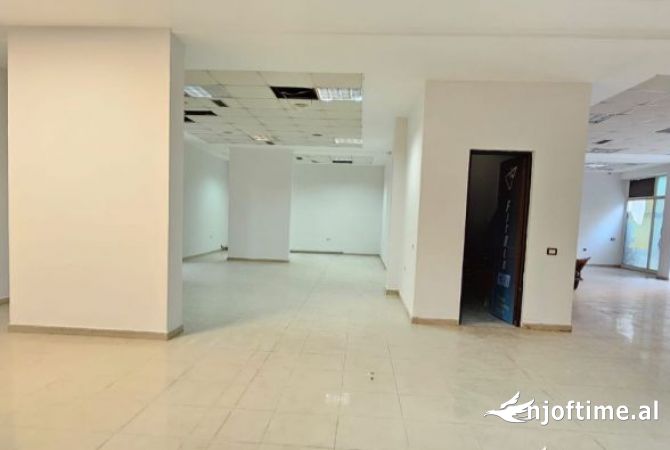Ambient biznesi me qera 1+1 ne Tirane - 320,000 Leke