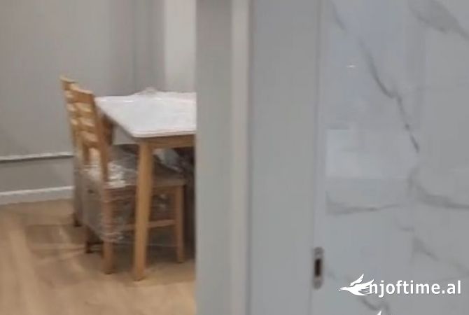 Shtepi me qera Apartament ne Tirane, 1+1, Mobilimi E mobiluar, Pagesa 650  Euro.