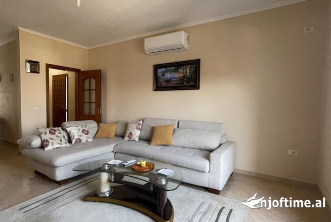 Jepet me qera apartament 3+1+2+ parkim