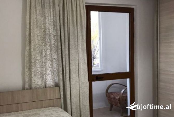 Shtepi me qera Apartament ne Tirane, 3+1, Mobilimi E mobiluar, Pagesa 53,000  Leke.