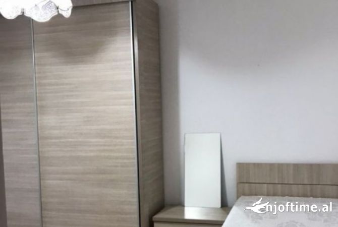 Shtepi me qera Apartament ne Tirane, 3+1, Mobilimi E mobiluar, Pagesa 53,000  Leke.