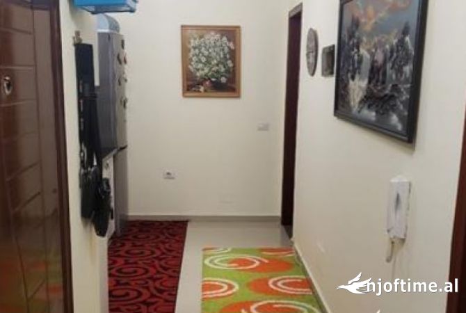 Shtepi ne shitje Apartament ne Tirane, 1+1, Mobilimi E mobiluar, Pagesa 92,000  Euro.