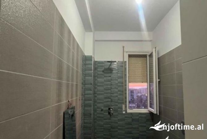 Shtepi me qera Apartament ne Tirane, 3+1, Mobilimi E mobiluar, Pagesa 60,000  Leke.