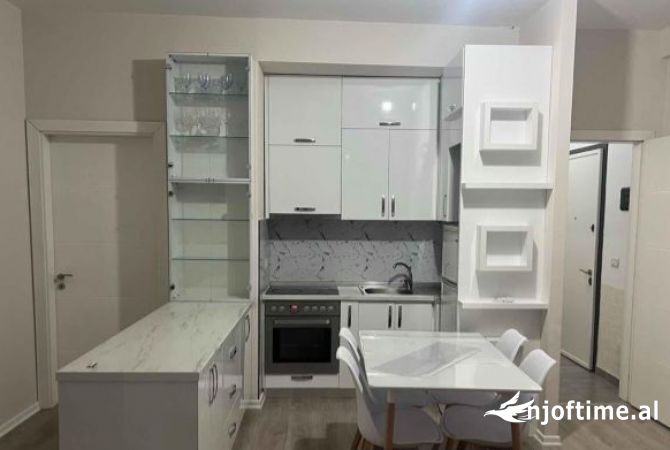 Shtepi me qera 3+1 ne Tirane - 60,000 Leke