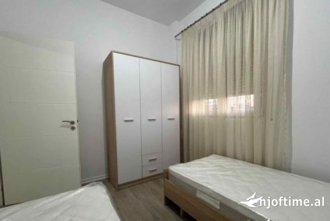 Shtepi me qera Apartament ne Tirane, 3+1, Mobilimi E mobiluar, Pagesa 60,000  Leke.