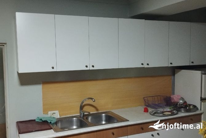 Shtepi me qera Shtepi Private ne Tirane, 1+1, Mobilimi E mobiluar, Pagesa 400  Euro.