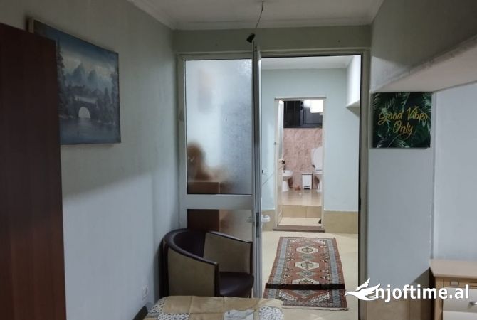 Shtepi me qera Shtepi Private ne Tirane, 1+1, Mobilimi E mobiluar, Pagesa 400  Euro.