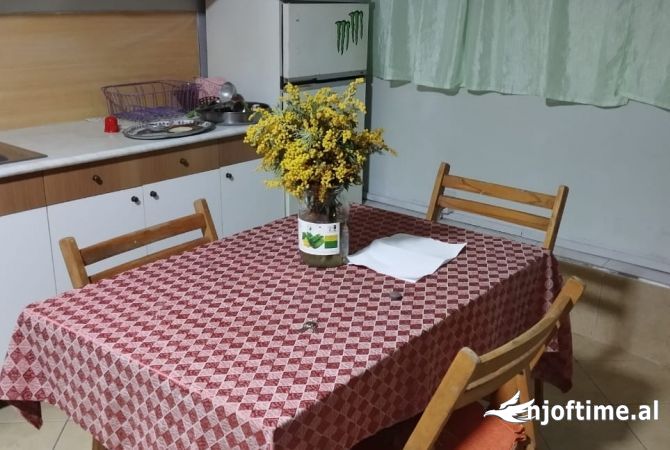 Shtepi me qera Shtepi Private ne Tirane, 1+1, Mobilimi E mobiluar, Pagesa 400  Euro.