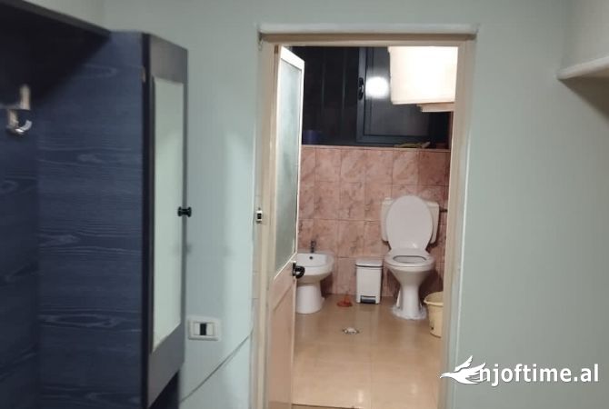 Shtepi me qera Shtepi Private ne Tirane, 1+1, Mobilimi E mobiluar, Pagesa 400  Euro.