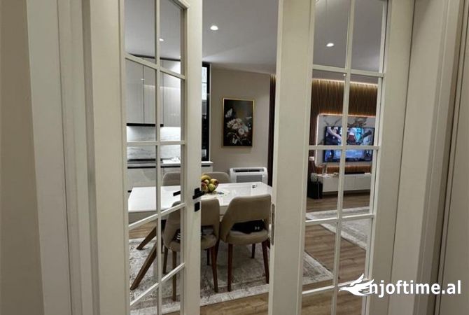 Shtepi ne shitje Apartament ne Tirane, 2+1, Mobilimi E mobiluar, Pagesa 252,900  Euro.