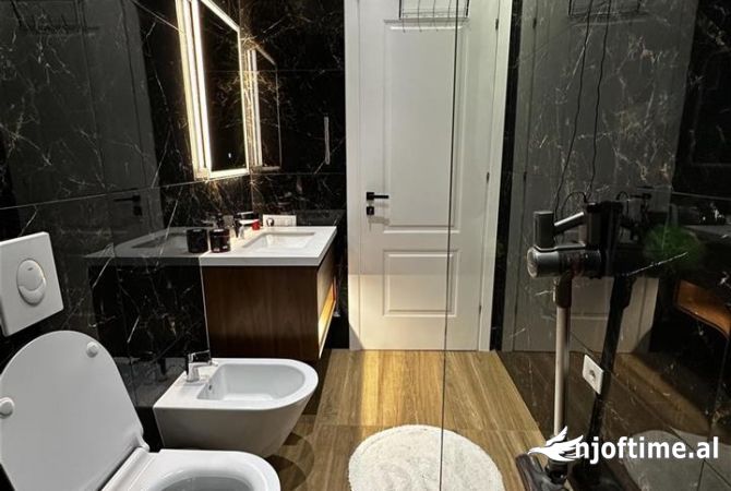 Shtepi ne shitje Apartament ne Tirane, 2+1, Mobilimi E mobiluar, Pagesa 252,900  Euro.