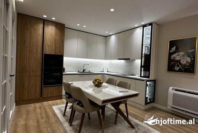 Shtepi ne shitje Apartament ne Tirane, 2+1, Mobilimi E mobiluar, Pagesa 252,900  Euro.