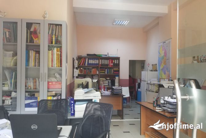 Ambjent biznesi me qera 1+1 ne Tirane - 40,000 Leke