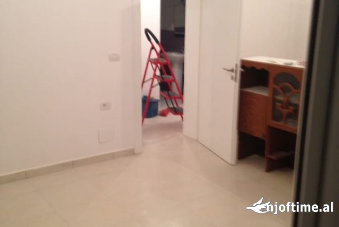 Shtepi me qera Shtepi Private ne Tirane, 3+1, Mobilimi Bosh, pa mobiluar, Pagesa 42,000  Leke.