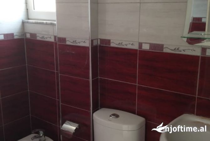 Shtepi me qera Shtepi Private ne Tirane, 3+1, Mobilimi Bosh, pa mobiluar, Pagesa 42,000  Leke.