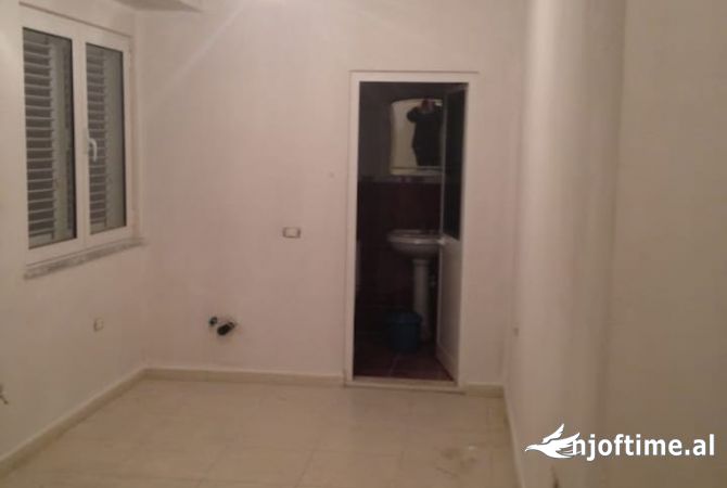 Shtepi me qera 3+1 ne Tirane - 42,000 Leke