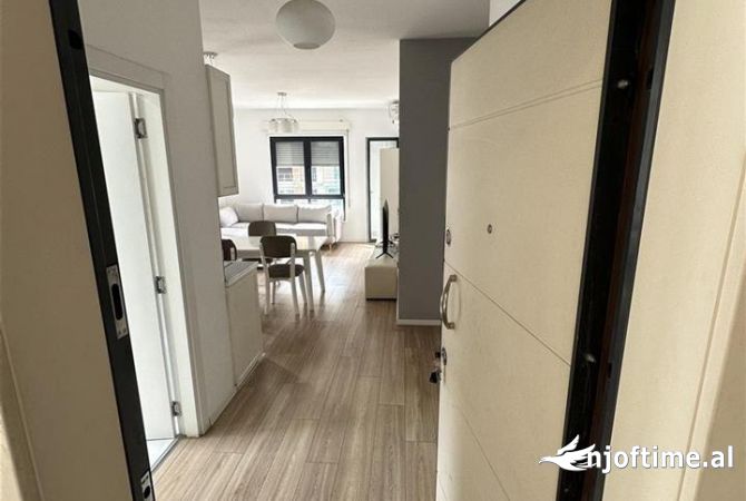 Shtepi ne shitje Apartament ne Tirane, 2+1, Mobilimi Bosh, pa mobiluar, Pagesa 180,000  Euro.