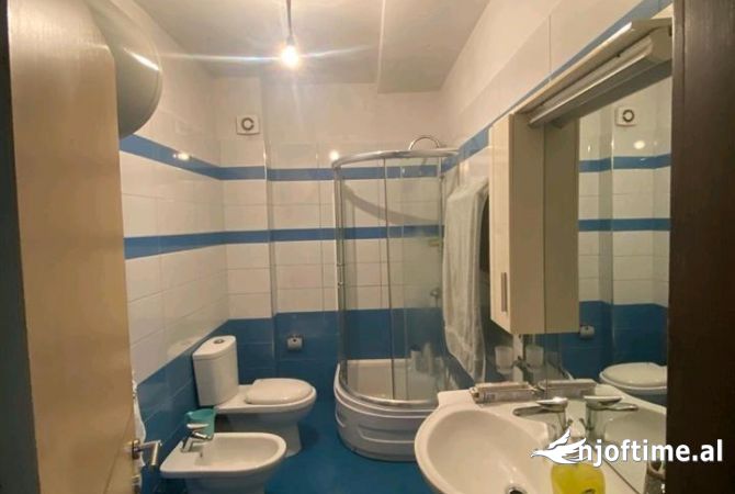 Shtepi ne shitje Apartament ne Tirane, 2+1, Mobilimi E mobiluar, Pagesa 145,000  Euro.