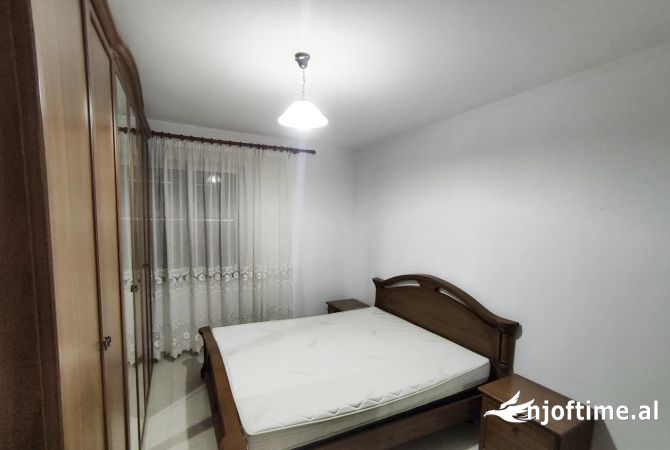 Shtepi me qera Apartament ne Tirane, 1+1, Mobilimi E mobiluar, Pagesa 700  Euro.