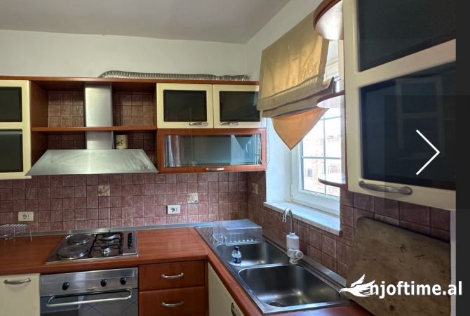 Shtepi me qera Apartament ne Tirane, 2+1, Mobilimi E mobiluar, Pagesa 500  Euro.