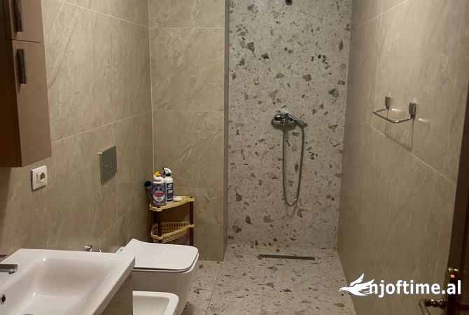 Shtepi me qera 2+1 ne Tirane - 600 Euro