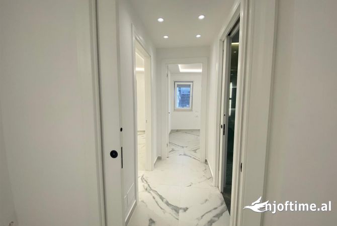 Shtepi me qera 2+1 ne Tirane - 1,050 Euro