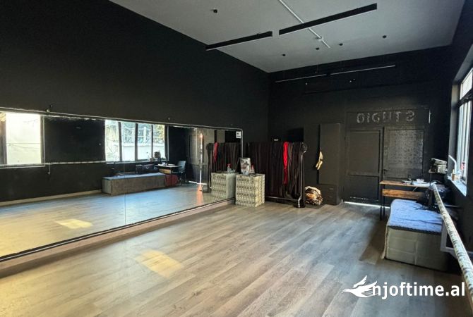 Ambient biznesi me qera 3+1 ne Tirane - 400 Euro