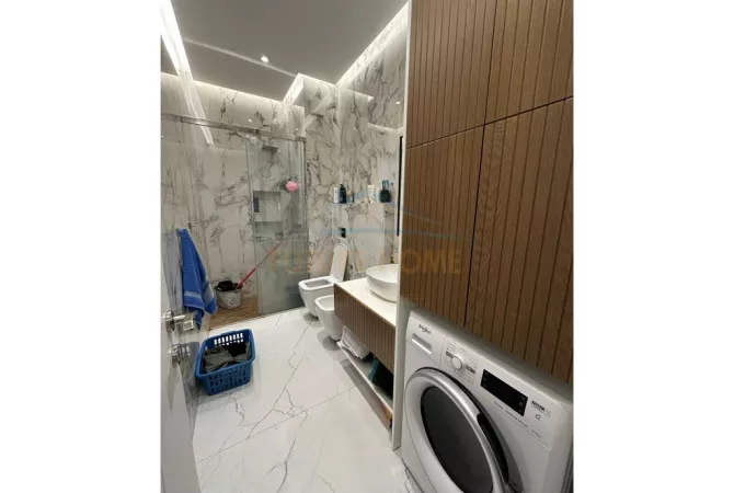 Shtepi ne shitje Apartament ne Tirane, 3+1, Mobilimi E mobiluar, Pagesa 250,000  Euro.