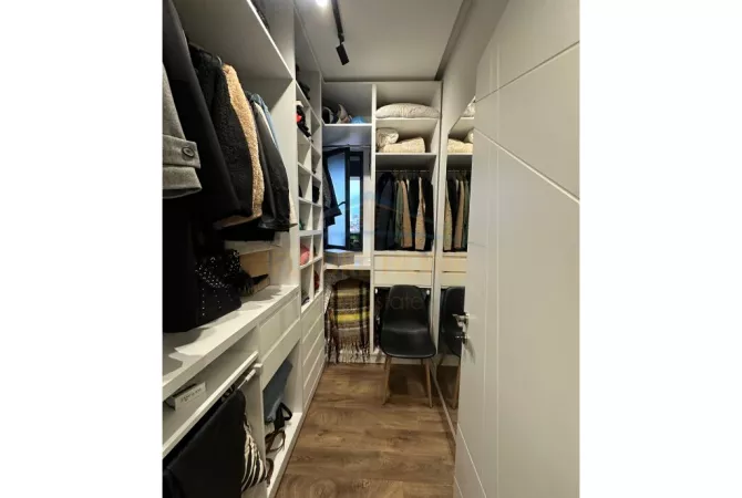 Shtepi ne shitje Apartament ne Tirane, 3+1, Mobilimi E mobiluar, Pagesa 250,000  Euro.