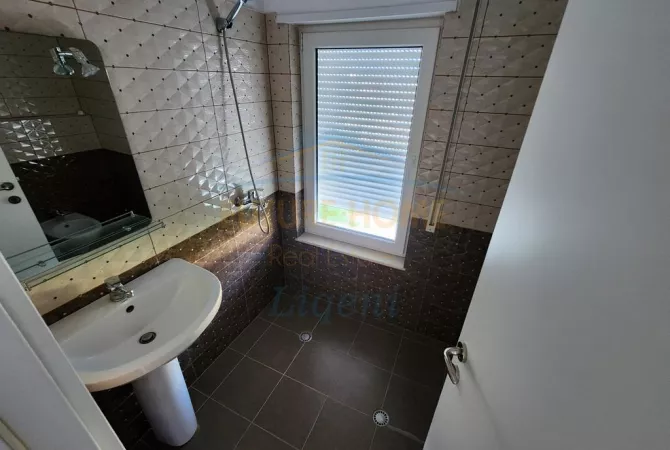 Shtepi me qera 3+1 ne Tirane - 1,000 Euro