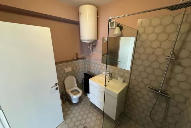 Shtepi me qera 3+1 ne Tirane - 1,200 Euro