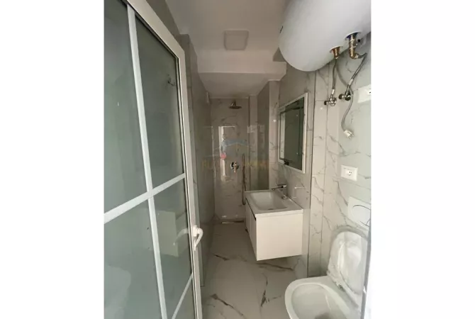 Shtepi ne shitje Apartament ne Tirane, 1+1, Mobilimi Bosh, pa mobiluar, Pagesa 128,000  Euro.
