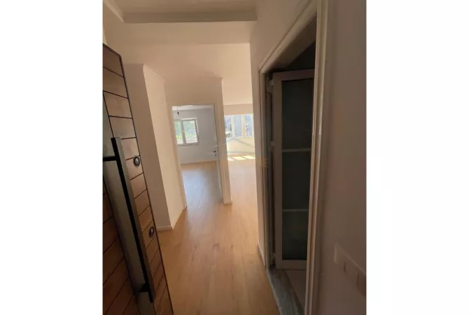 Shtepi ne shitje Apartament ne Tirane, 1+1, Mobilimi Bosh, pa mobiluar, Pagesa 128,000  Euro.